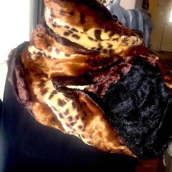 Faux Fur Shawl - Wrap - Picture 2 of 12